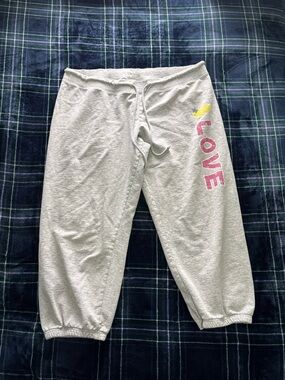 Y2K 2000s No boundaries Grey Capri sweats with graphic details. Size XL.